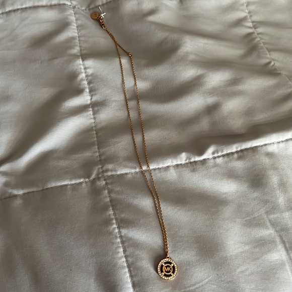 NWOT Michael Kors Rose Gold Necklace - Picture 2 of 6